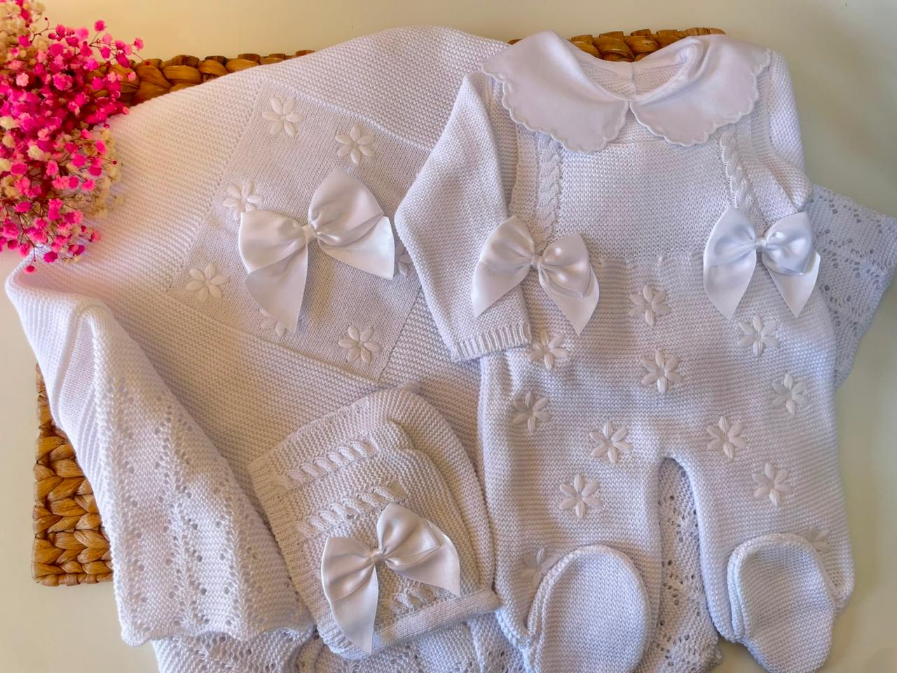 Set Lucia Three Piece Knitted and blanket