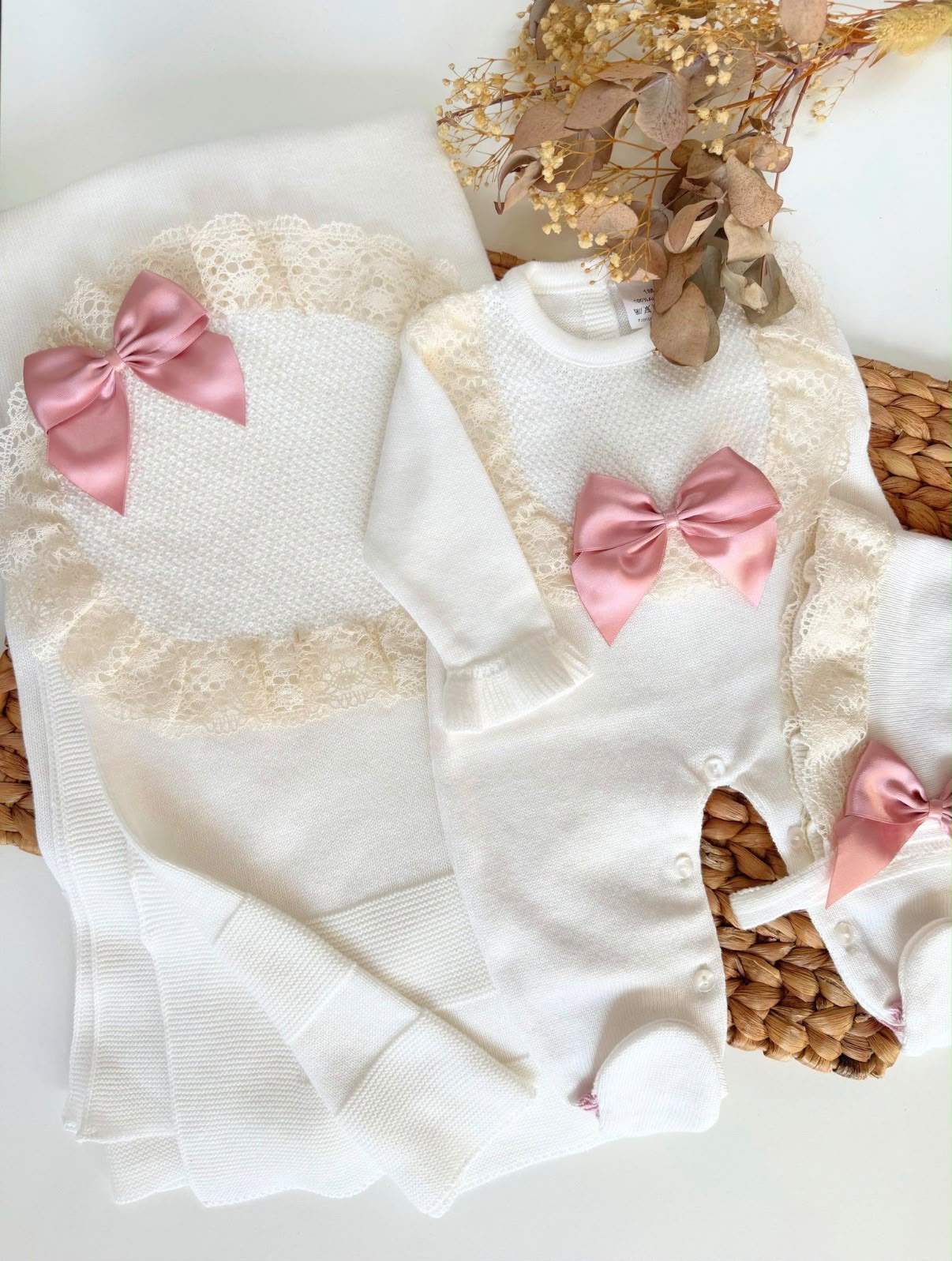 set salma knitted outfit and blanket
