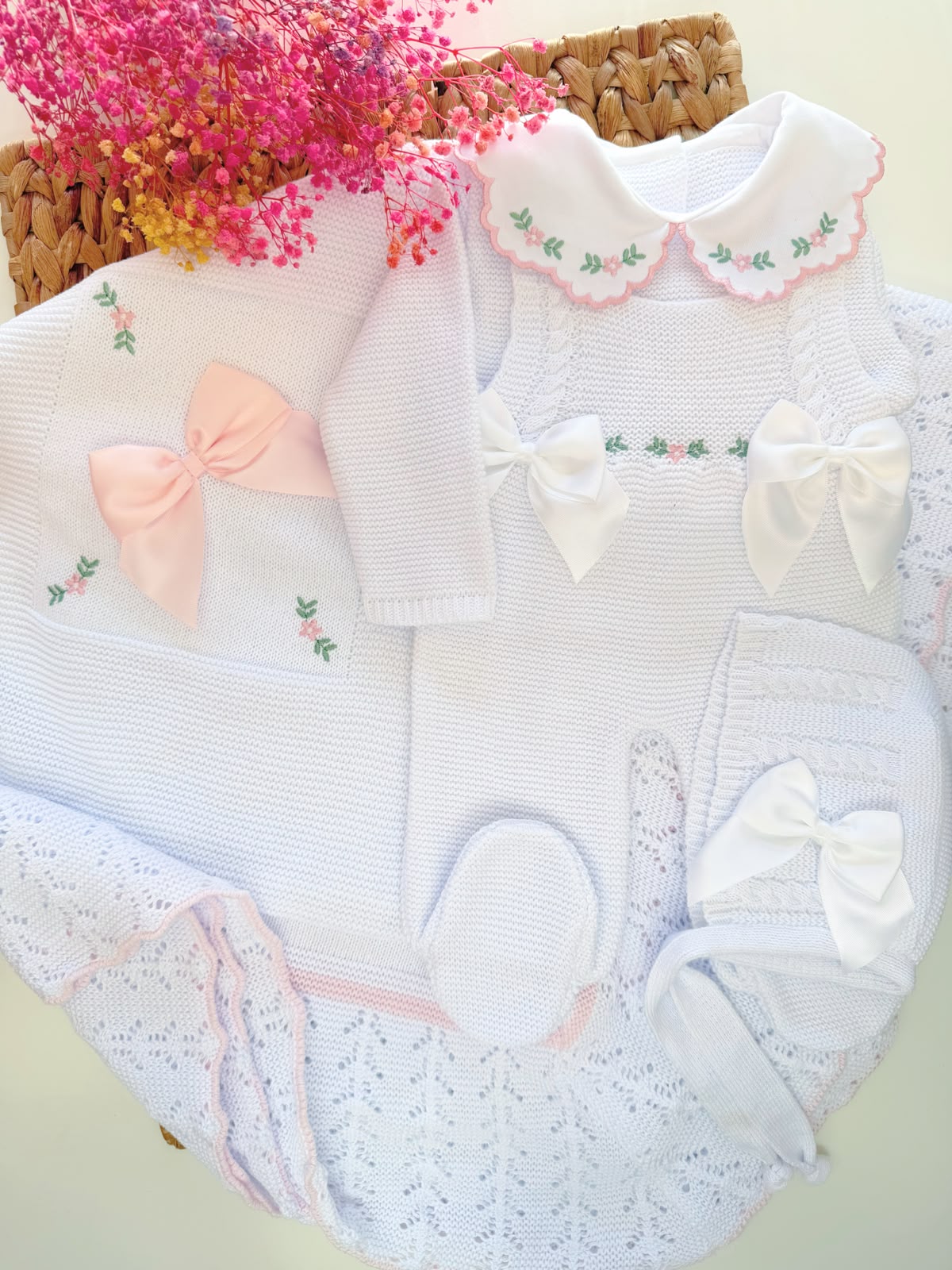 set Paula Flores Three Piece Knitted and blanket