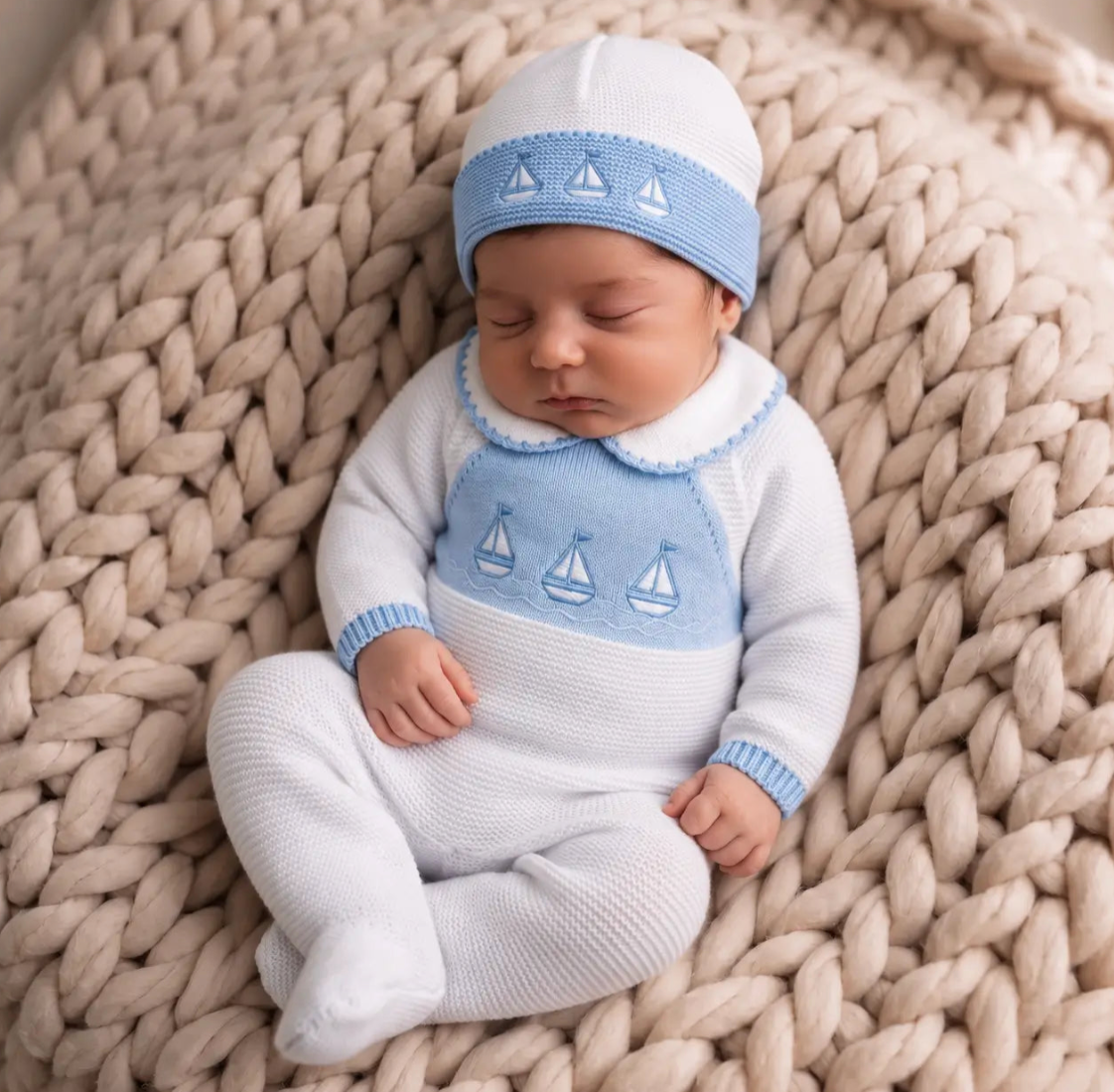 Barquito gorro Three Piece Knitted