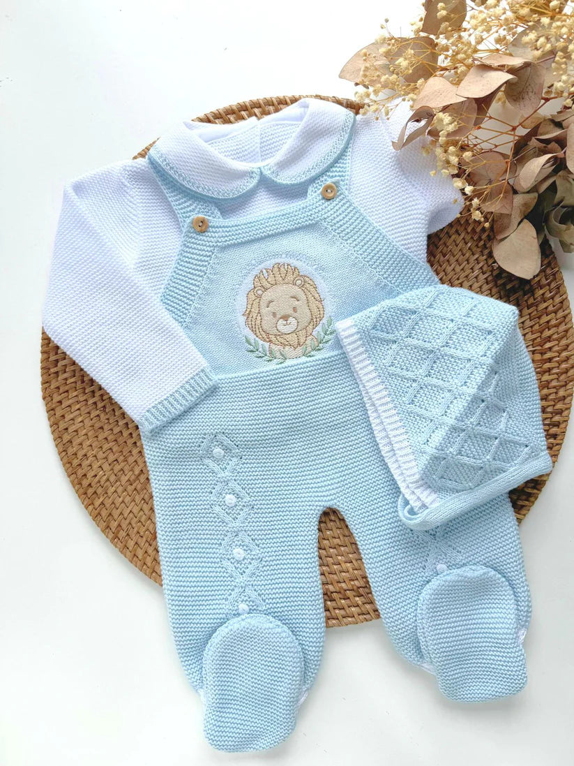 Lion Three piece knitted