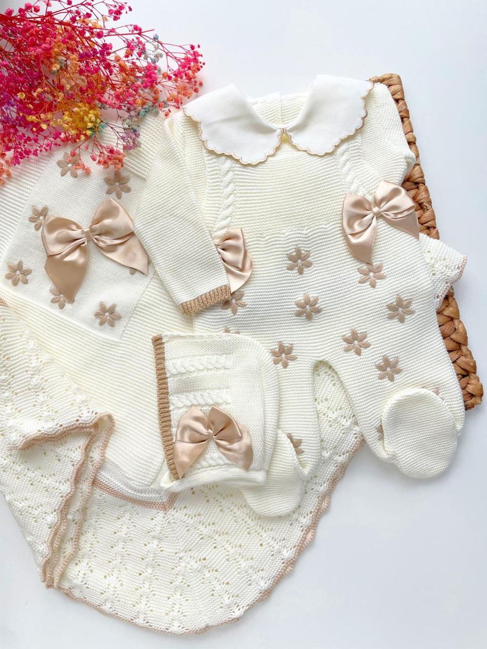 Set Lucia Three Piece Knitted and blanket